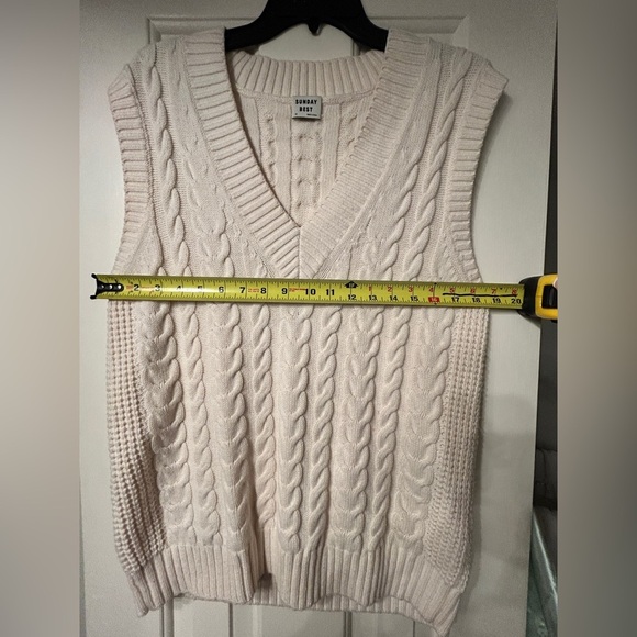 Aritzia Sunday Best Cable Knit White Pullover V-Neck Sweater Vest Women’s XS - Picture 7 of 8